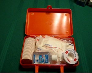 DIY-Dollar-Store-First-Aid-Kit